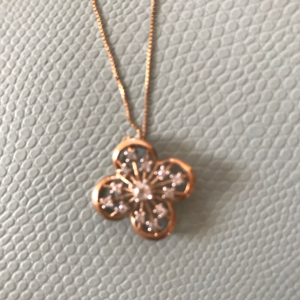 Diamond flower necklace